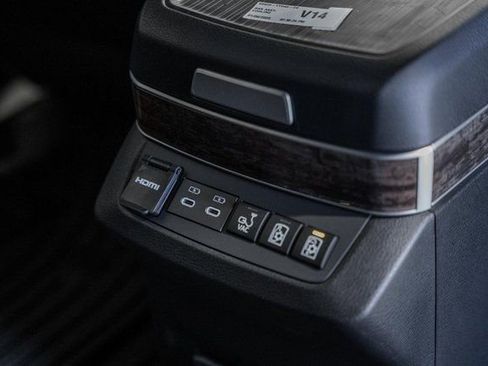 New 2026 Toyota Sienna Platinum image 34