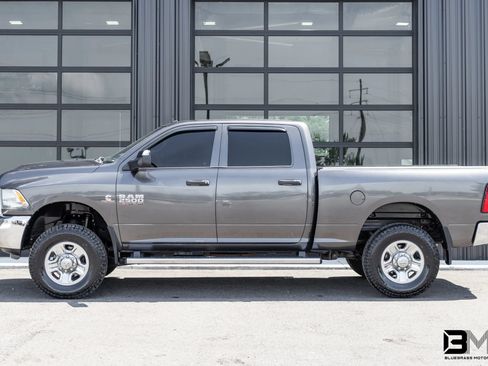Used 2016 RAM 2500 Tradesman w/ Chrome Appearance Group AWD/4WD image 4