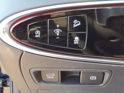 Used 2025 Genesis GV70 2.5T w/ Advanced Package AWD/4WD image 18