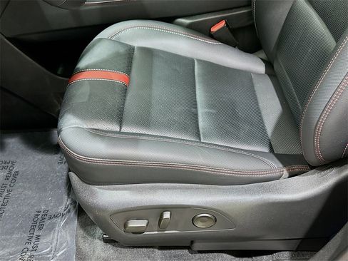 Used 2024 Chevrolet Traverse RS image 20