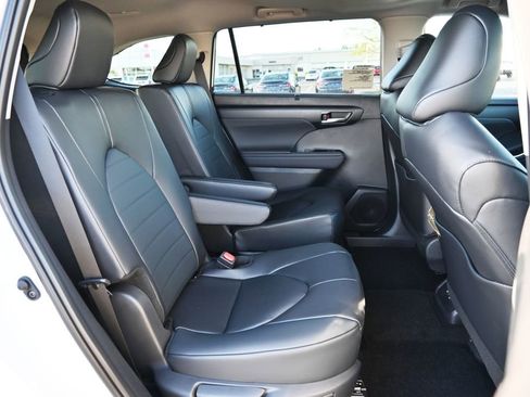 New 2026 Toyota Highlander XLE AWD/4WD image 18