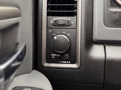 Used 2018 RAM 3500 Tradesman w/ Chrome Appearance Group image 20