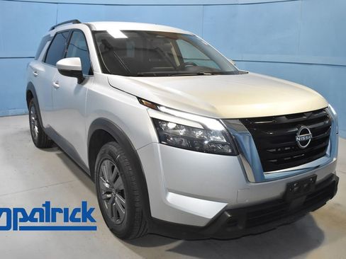 Certified 2025 Nissan Pathfinder SV image 1