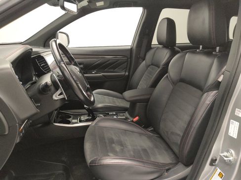 Used 2021 Mitsubishi Outlander LE image 17