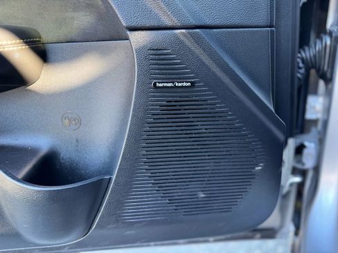 Used 2015 Dodge Challenger SRT image 18