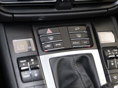 Used 2021 Porsche Macan image 35