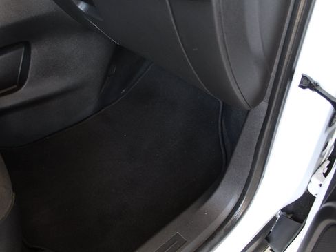Used 2022 GMC Terrain SLE FWD image 17