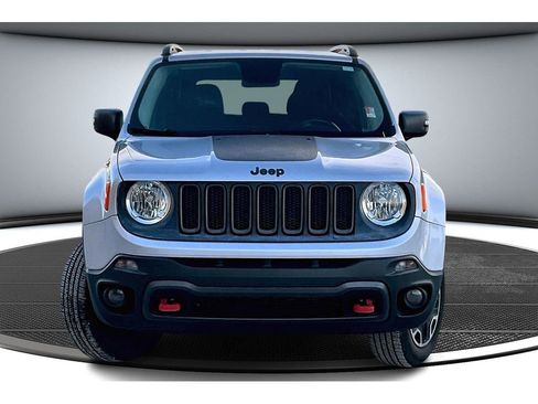 Used 2015 Jeep Renegade Trailhawk image 4