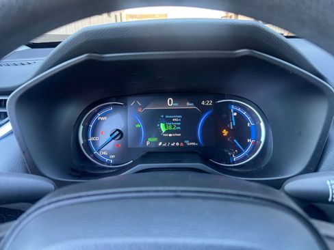 Used 2025 Toyota RAV4 LE image 39