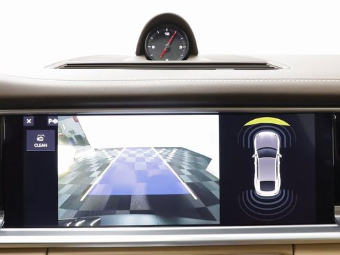 Used 2018 Porsche Panamera 4 image 11