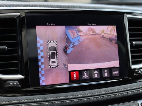 Used 2022 Chrysler Pacifica Limited FWD image 12
