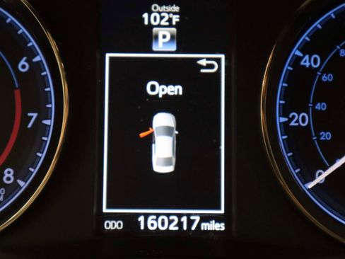 Used 2017 Toyota Corolla SE w/ Carpet Mat Package (TMS) image 5