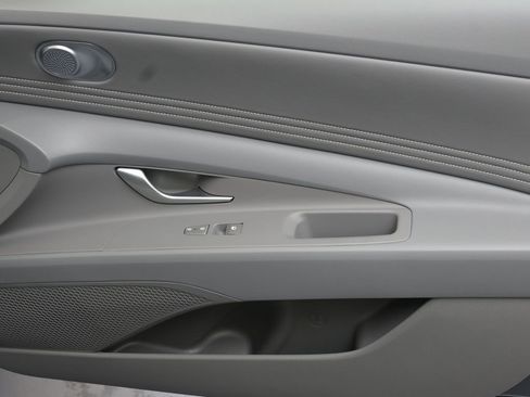 New 2025 Hyundai Elantra Sport image 11