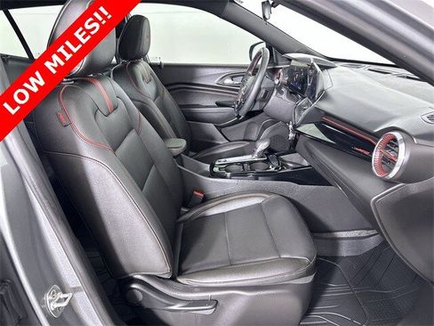 Used 2025 Chevrolet Trax RS w/ Sunroof Package image 29