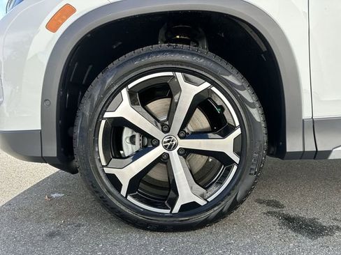 New 2026 Volkswagen Tiguan SE image 11