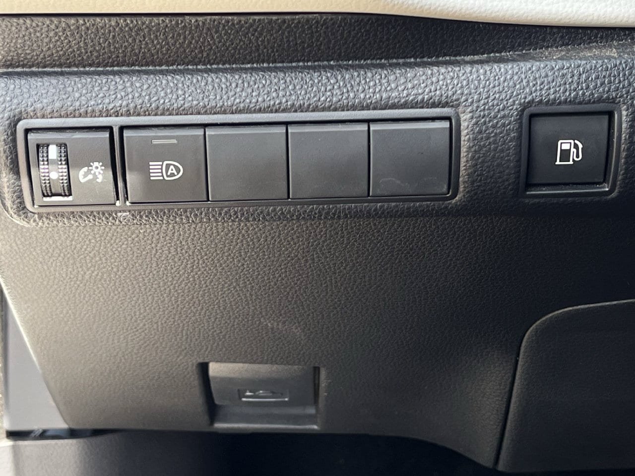 Used 2025 Toyota Corolla LE FWD image 20
