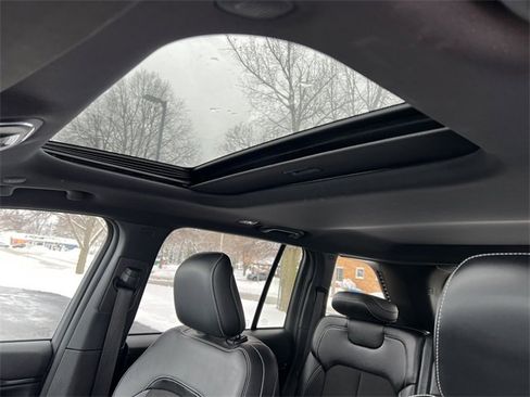 Used 2024 Jeep Grand Cherokee Altitude image 9