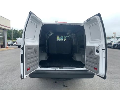 Used 2009 Ford E-350 and Econoline 350 Extended Super Duty RWD image 24