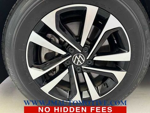 Used 2024 Volkswagen Tiguan S image 9