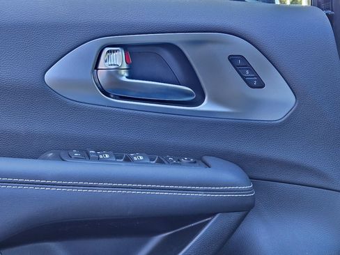 New 2026 Chrysler Pacifica Limited w/ Uconnect Theater Family Group image 16
