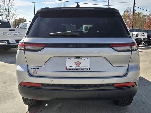 New 2025 Jeep Grand Cherokee Limited image 4