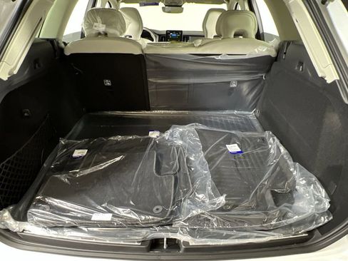 New 2026 Volvo XC60 B5 Ultra w/ Climate Package image 18