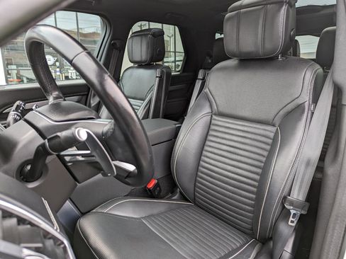 Used 2023 Land Rover Discovery S R-Dynamic image 14