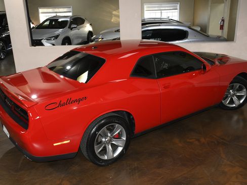 Used 2020 Dodge Challenger SXT image 79