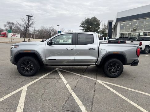 Used 2025 GMC Canyon Elevation w/ Convenience Package image 2