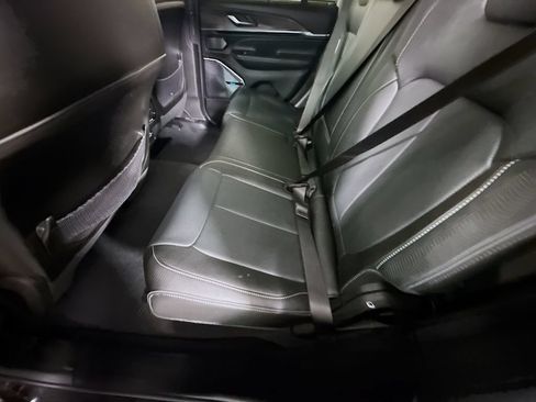 Used 2023 Jeep Grand Cherokee Overland w/ Adv Protech Group III AWD/4WD image 30