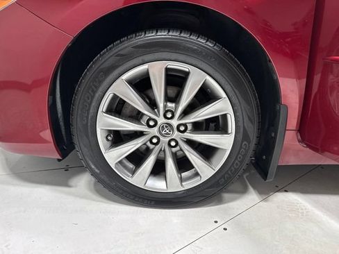 Used 2015 Toyota Camry XLE w/ Moonroof Package FWD image 9