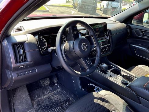 Used 2025 Nissan Pathfinder Rock Creek image 4