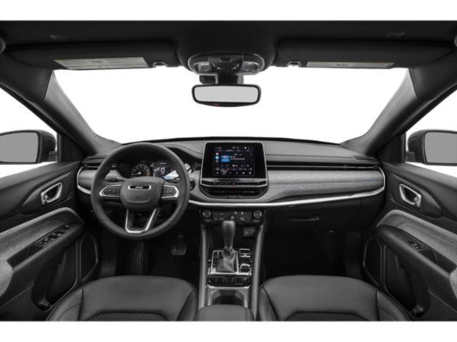 Used 2025 Jeep Compass Latitude w/ Convenience Group AWD/4WD image 10