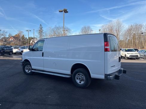 Used 2024 GMC Savana 2500 w/ Driver Convenience Package image 4