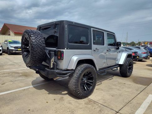 Used 2014 Jeep Wrangler Unlimited Sahara w/ Max Tow Package AWD/4WD image 4