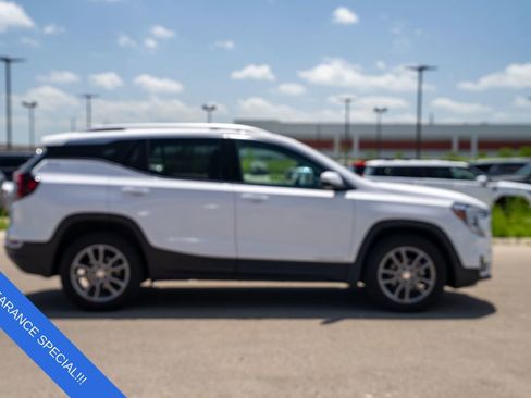 Used 2022 GMC Terrain SLT image 8