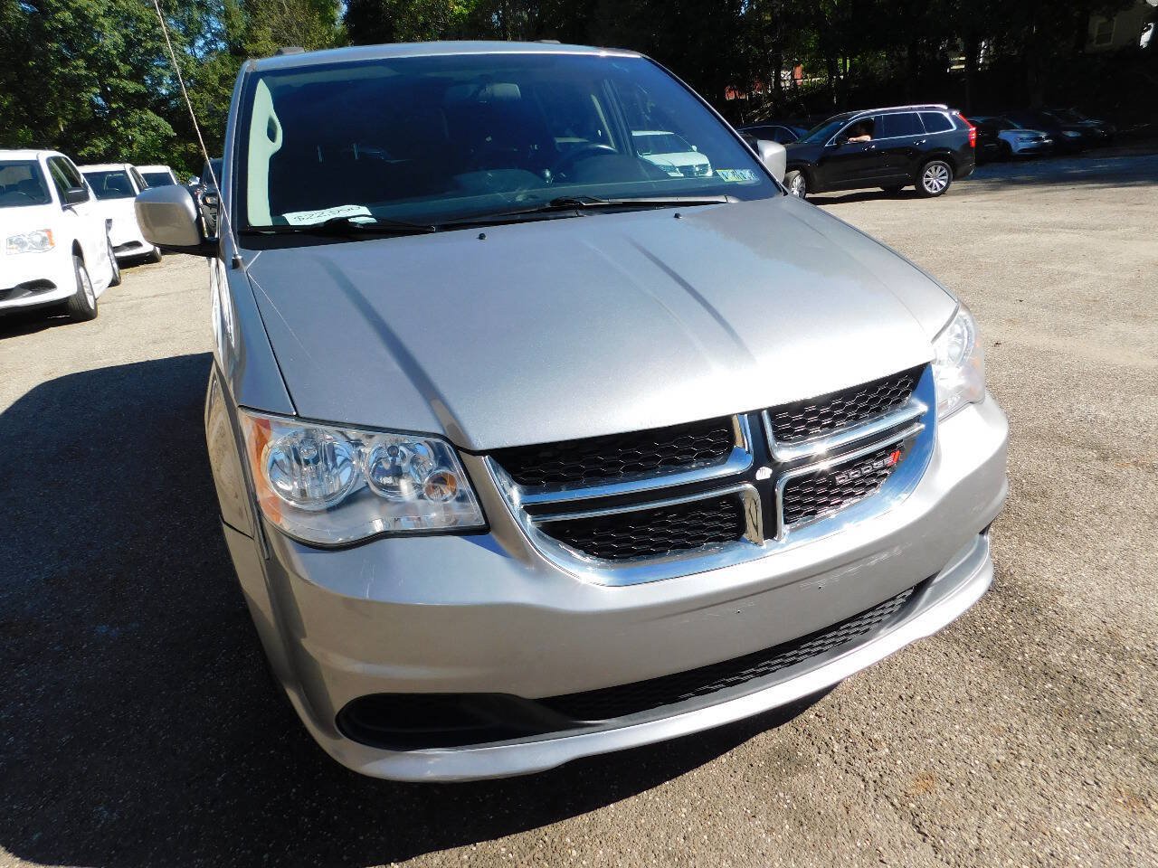 Used 2016 Dodge Grand Caravan SXT w/ Rear Park Assist Package FWD image 7