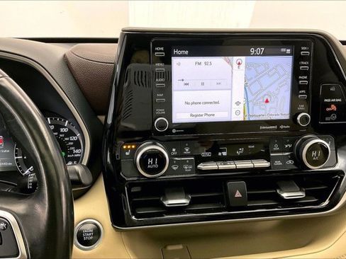 Used 2021 Toyota Highlander XLE image 5