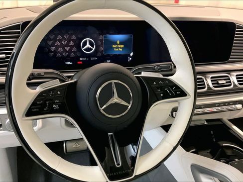 Used 2025 Mercedes-Benz Maybach GLS 600 4MATIC image 5