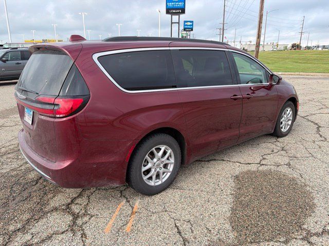 Used 2022 Chrysler Pacifica Touring-L w/ Uconnect Theater Family Group FWD image 3