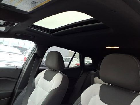 Used 2024 Chevrolet Trax RS w/ Sunroof Package image 25