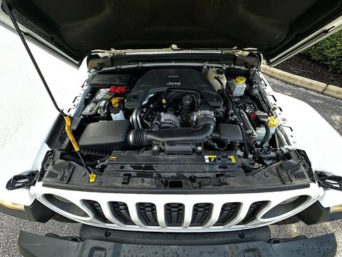 Used 2021 Jeep Gladiator Mojave AWD/4WD image 26