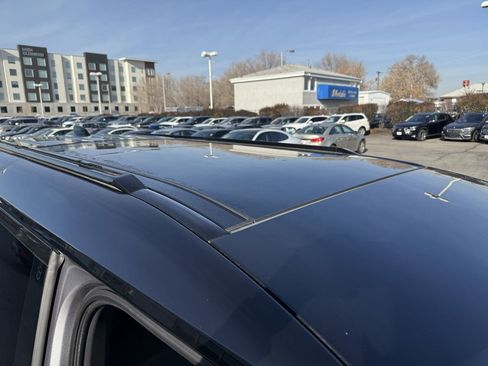 Used 2021 Land Rover Defender 110 SE image 25