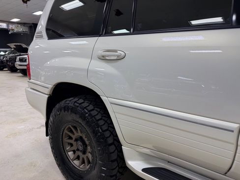 Used 2001 Lexus LX 470 4WD image 19