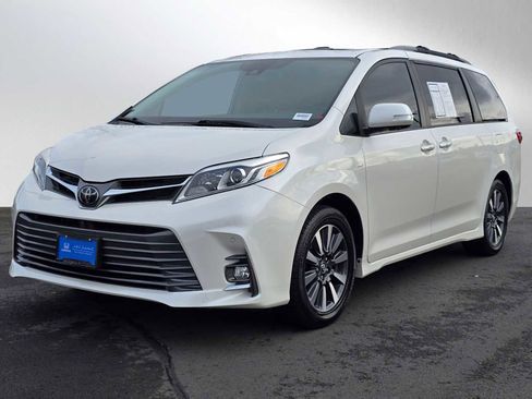 Used 2019 Toyota Sienna Limited Premium image 9