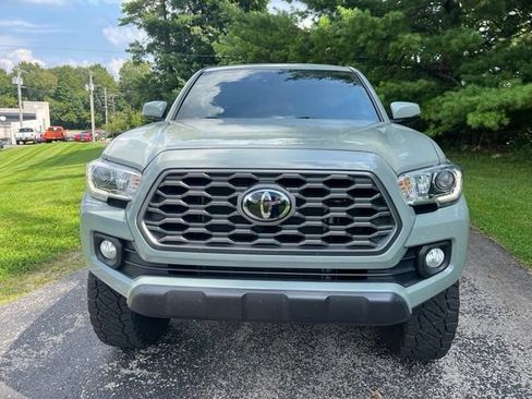 Used 2023 Toyota Tacoma TRD Off-Road AWD/4WD image 11