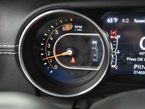 Used 2021 Jeep Wrangler Unlimited Sahara w/ Uconnect 4C Nav & Sound Group AWD/4WD image 24