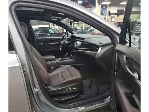 Used 2024 Cadillac XT6 Premium Luxury w/ Technology Package AWD/4WD image 9