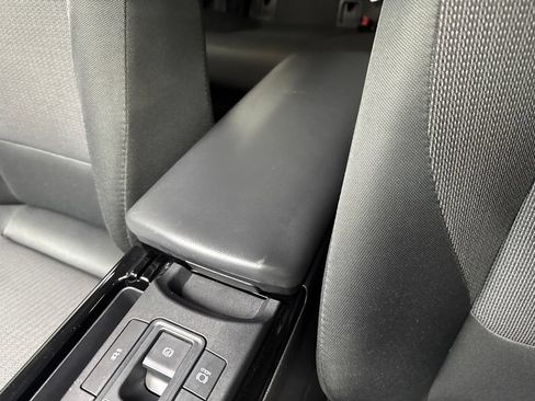 Used 2025 Toyota Prius LE FWD image 70