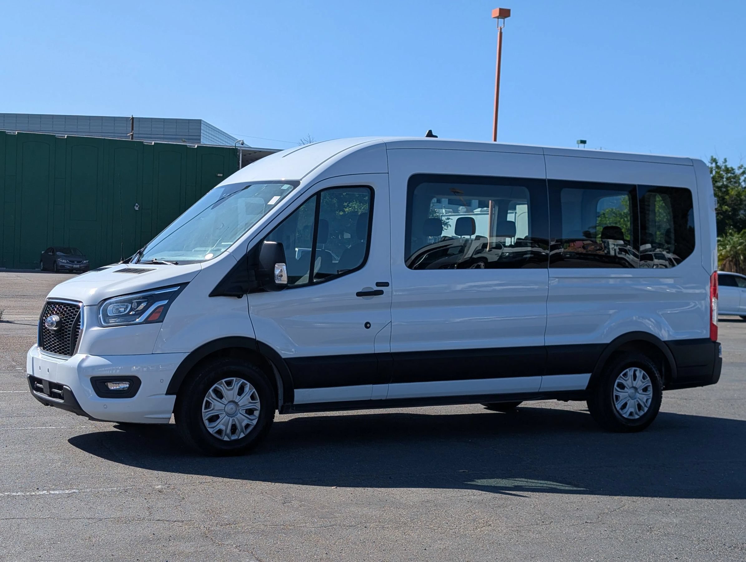 Used 2023 Ford Transit 350 XLT RWD image 4